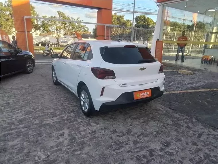 Chevrolet Onix Branco 5