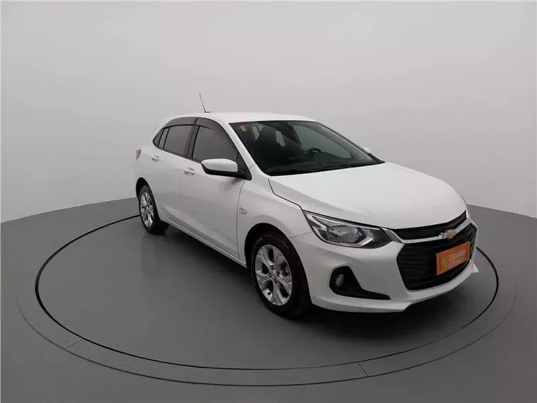 Chevrolet Onix Branco 9