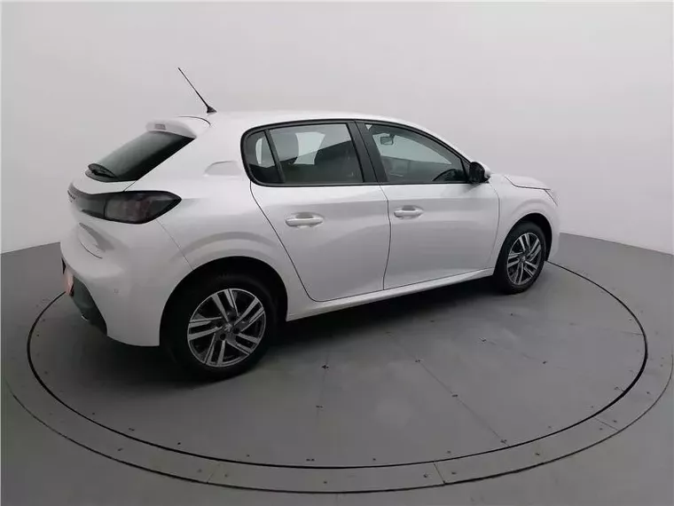 Peugeot 208 Branco 9