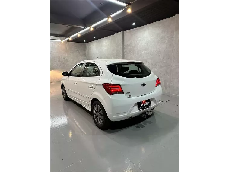 Chevrolet Onix Branco 6