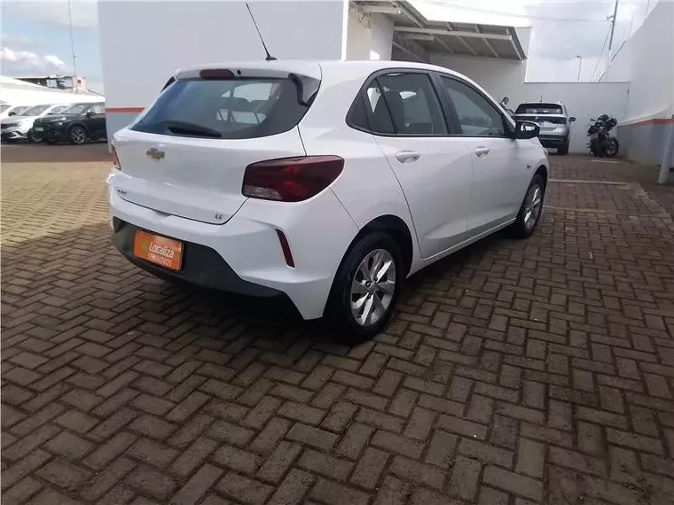 Chevrolet Onix Branco 2