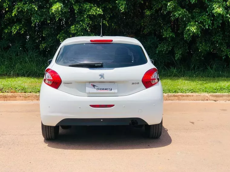 Peugeot 208 Branco 8