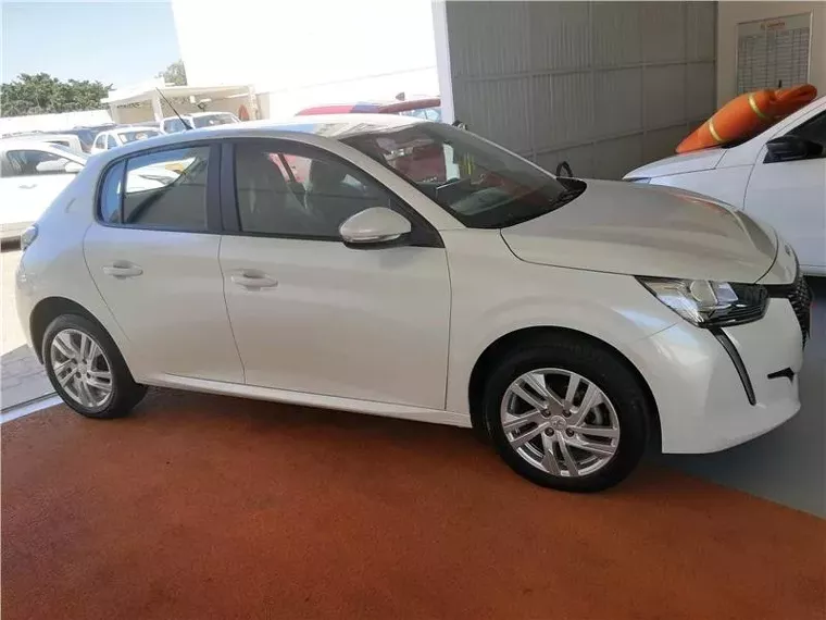 Peugeot 208 Branco 3