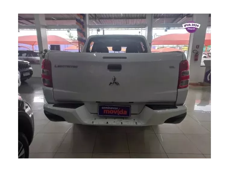 Mitsubishi L200 Branco 7