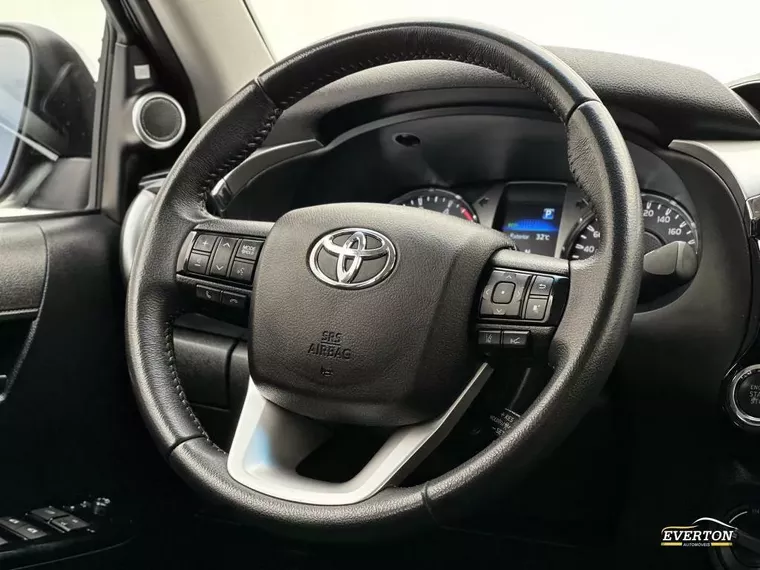 Toyota Hilux Preto 11