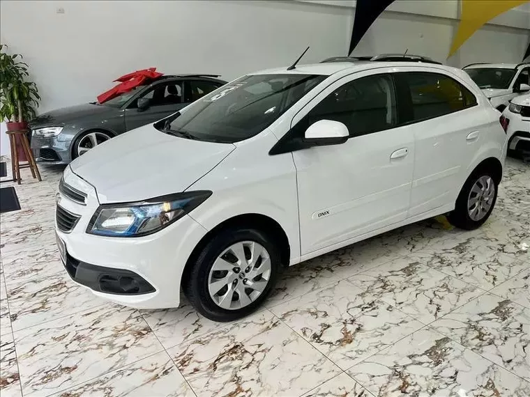 Chevrolet Onix Branco 8