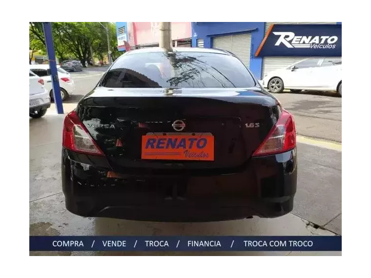 Nissan Versa Preto 8