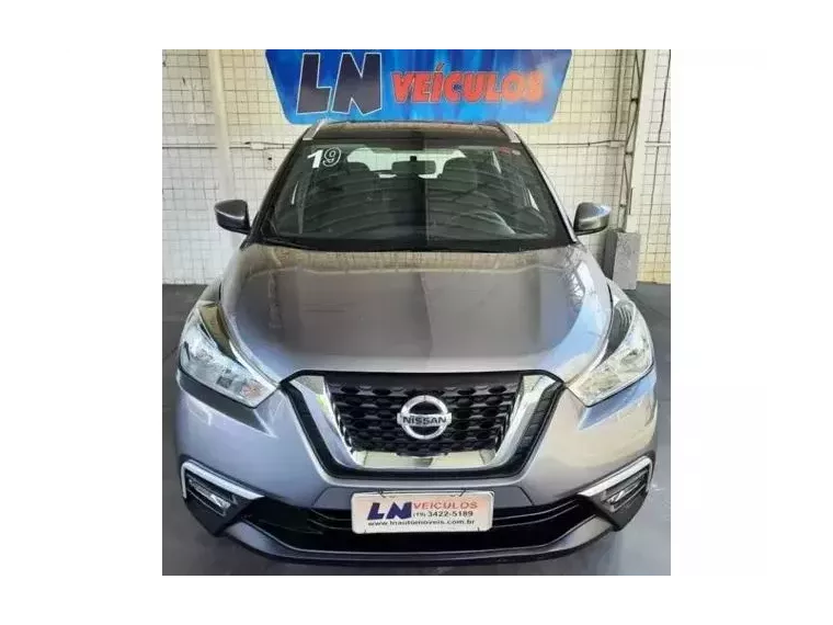 Nissan Kicks Cinza 1