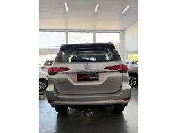 Toyota Hilux SW4
