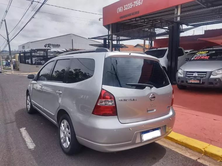 Nissan Grand Livina Prata 2