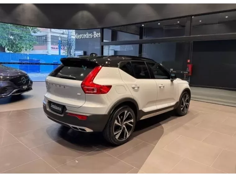 Volvo XC40 Prata 12