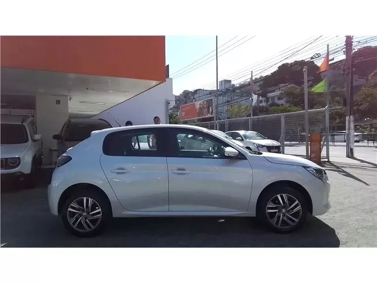 Peugeot 208 Branco 9