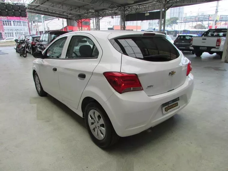 Chevrolet Onix Branco 11