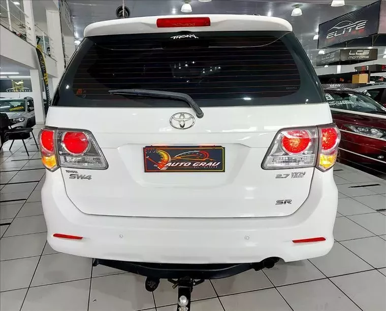 Toyota Hilux SW4 Branco 13