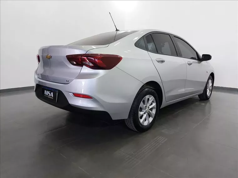 Chevrolet Onix Prata 7