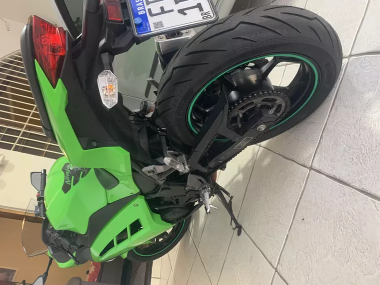 Kawasaki Ninja Verde 7