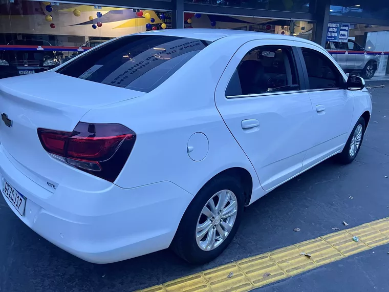 Chevrolet Cobalt Branco 26