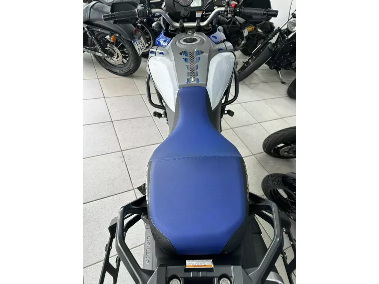 Suzuki V-Strom Azul 11