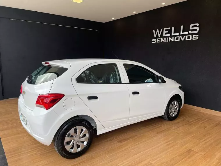 Chevrolet Onix Branco 8