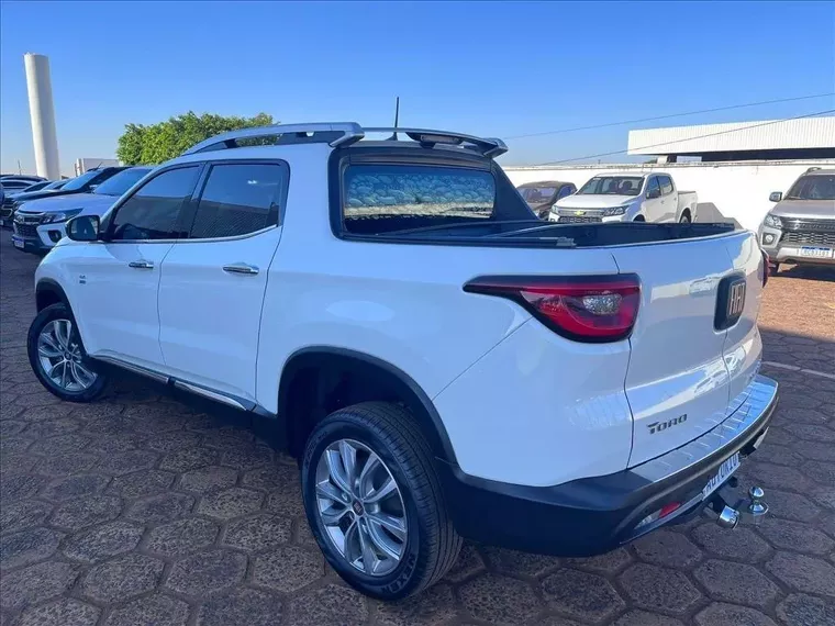 Fiat Toro Branco 12