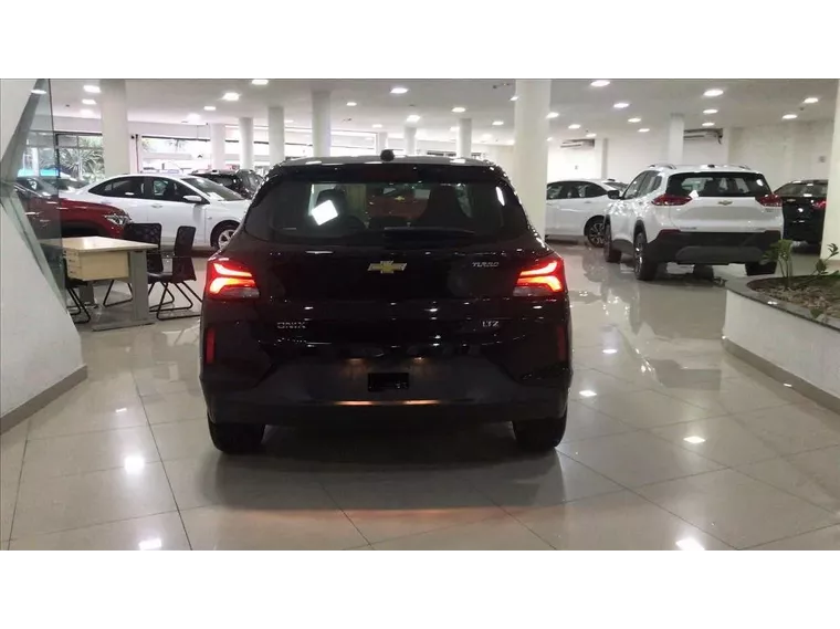 Chevrolet Onix Preto 2