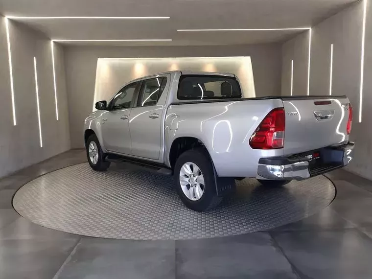 Toyota Hilux Prata 6