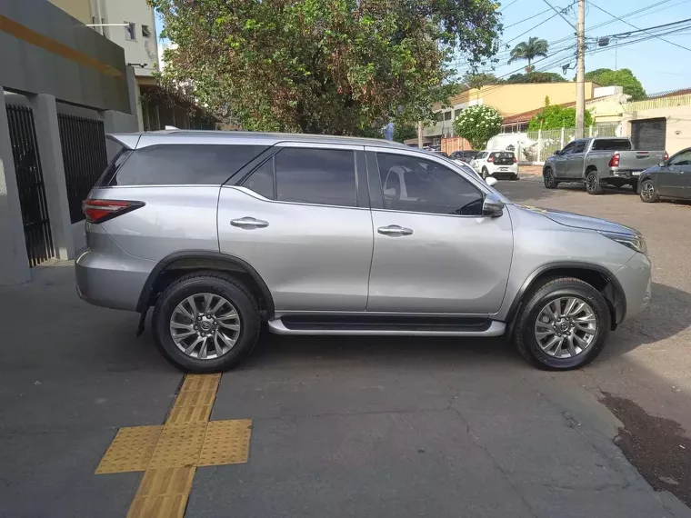 Toyota Hilux SW4 Prata 5