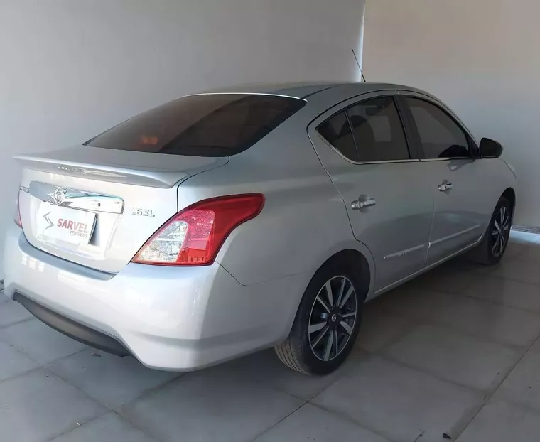 Nissan Versa Branco 1