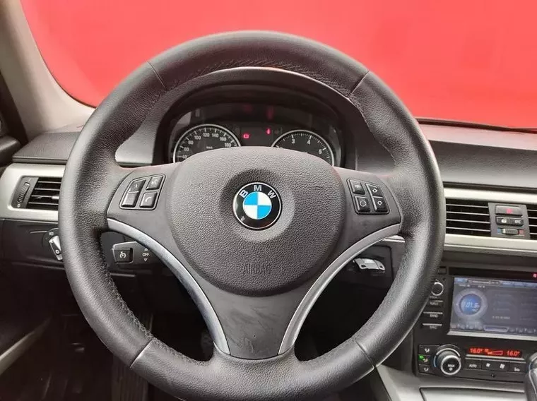 BMW 320i Preto 17