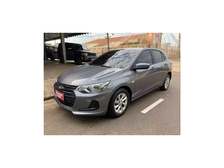 Chevrolet Onix Cinza 1