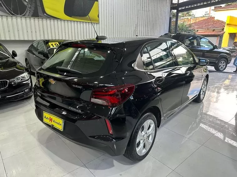 Chevrolet Onix Preto 8