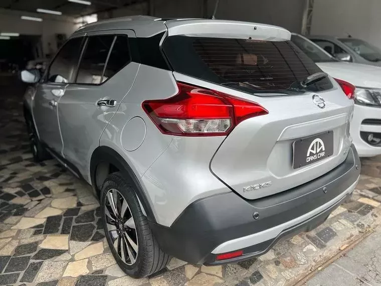 Nissan Kicks Prata 9