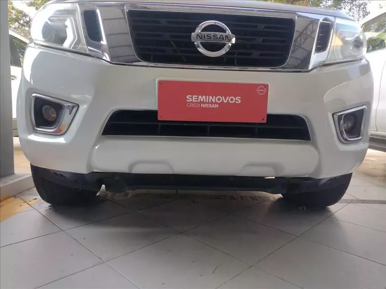 Nissan Frontier Branco 10