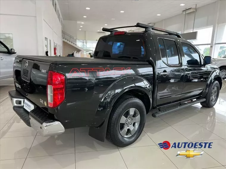 Nissan Frontier Preto 10