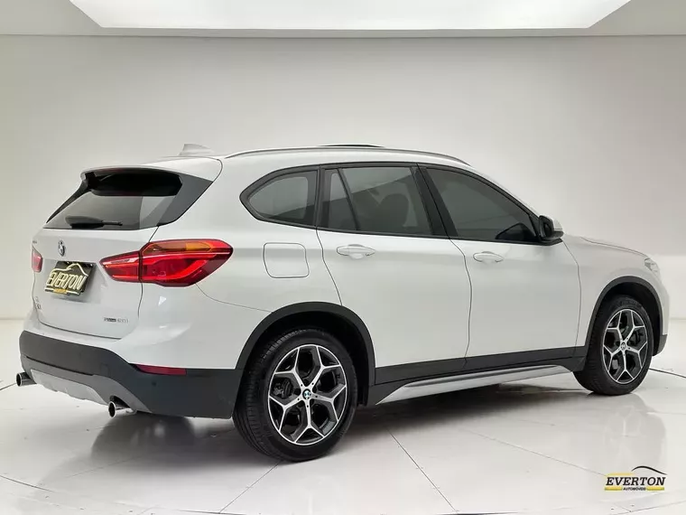 BMW X1 Branco 17