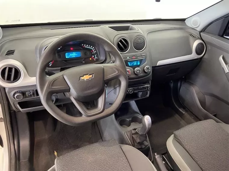 Chevrolet Montana Branco 14