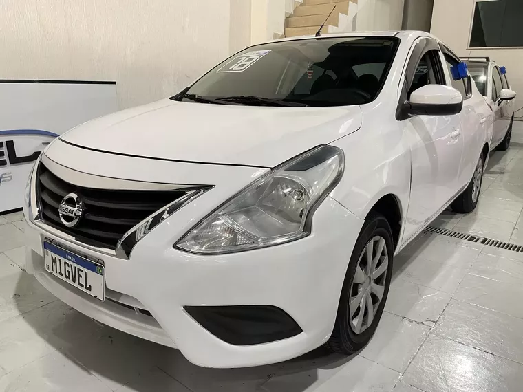 Nissan Versa Branco 3