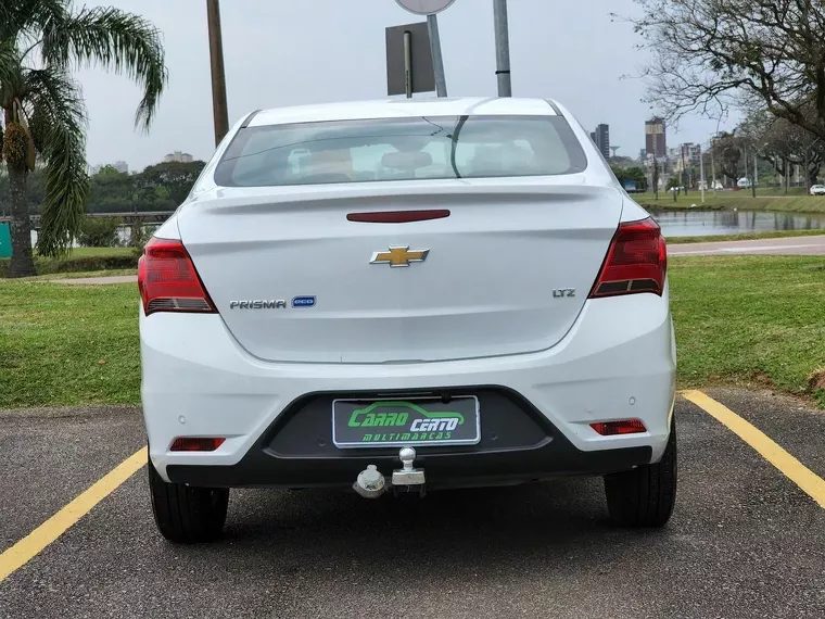 Chevrolet Prisma Branco 13