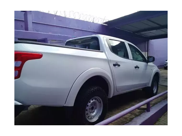 Mitsubishi L200 Branco 6