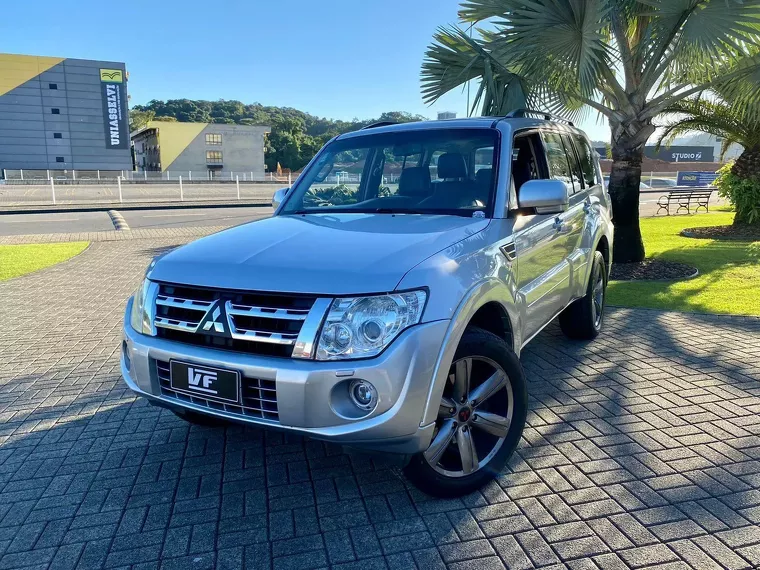 Mitsubishi Pajero Full Prata 2