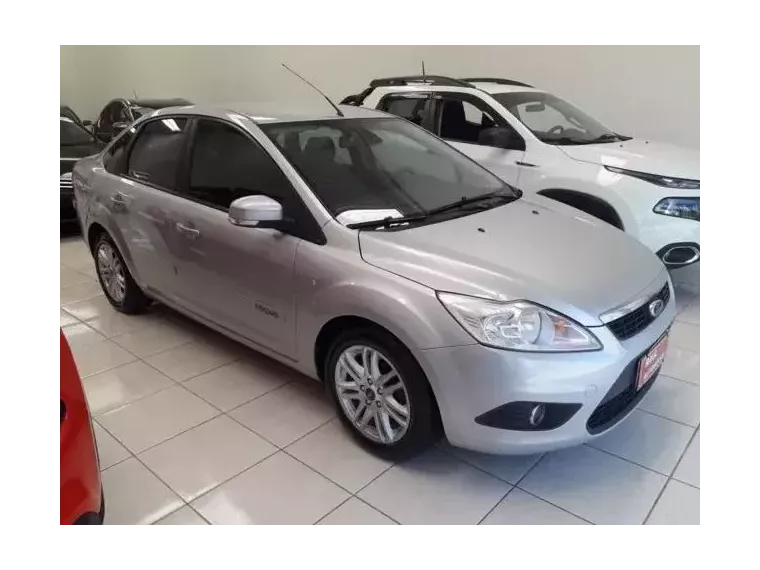 Ford Focus Prata 1