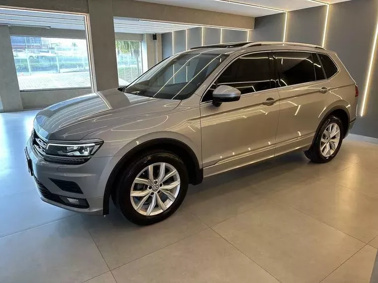 Volkswagen Tiguan Prata 13