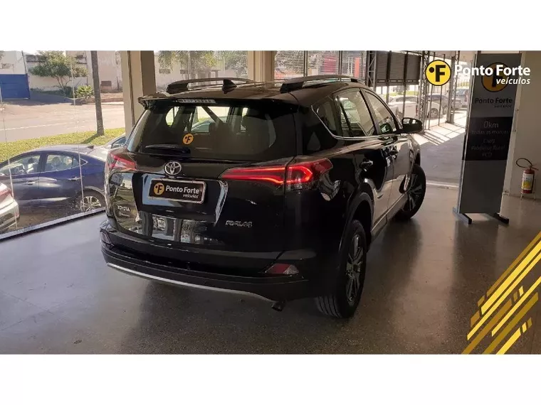 Toyota RAV4 Preto 10