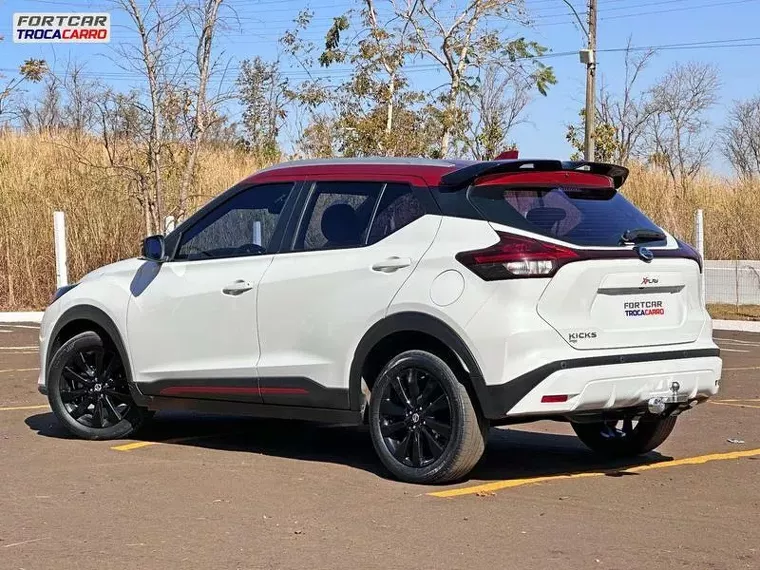 Nissan Kicks Branco 18