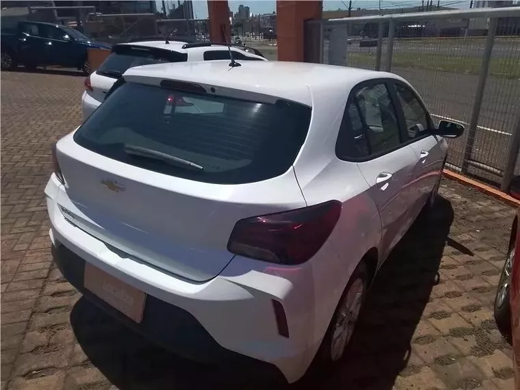 Chevrolet Onix Branco 4