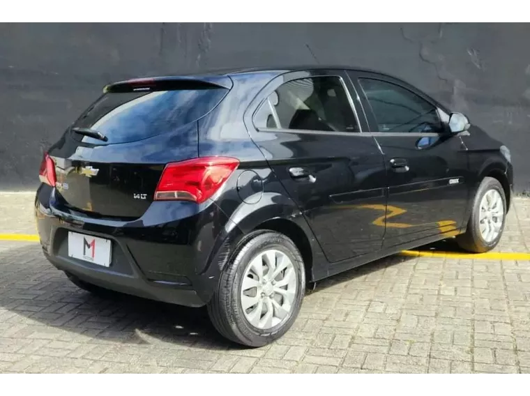 Chevrolet Onix Preto 2