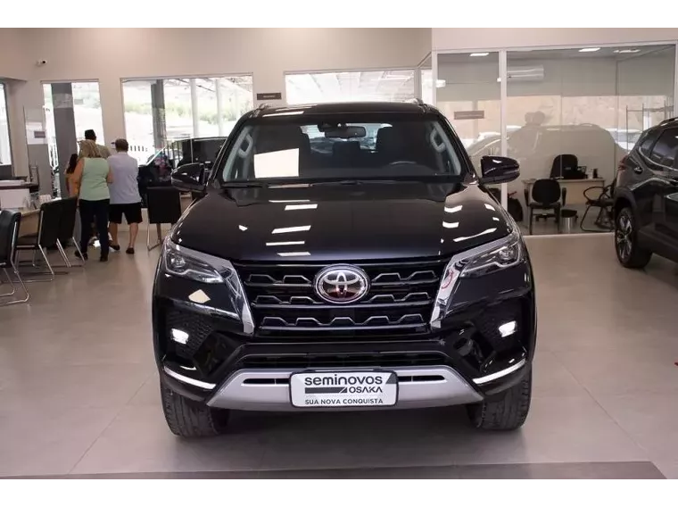 Toyota Hilux SW4 Preto 13