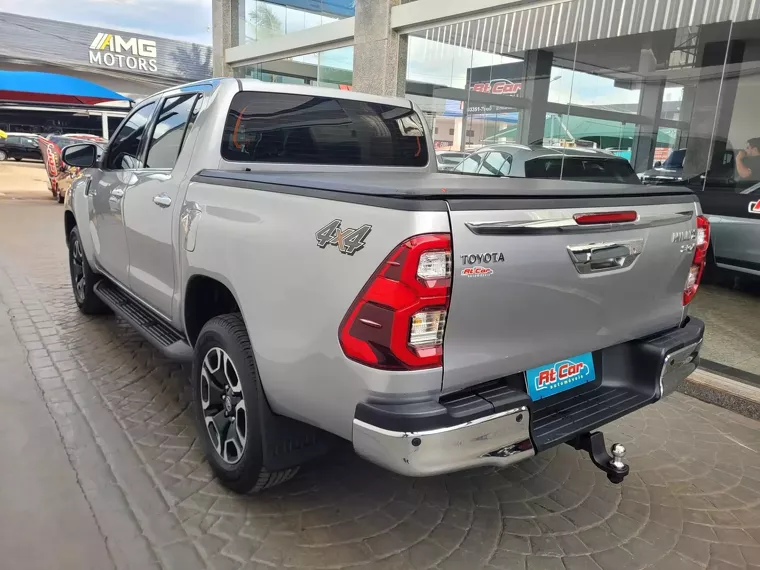 Toyota Hilux Prata 6