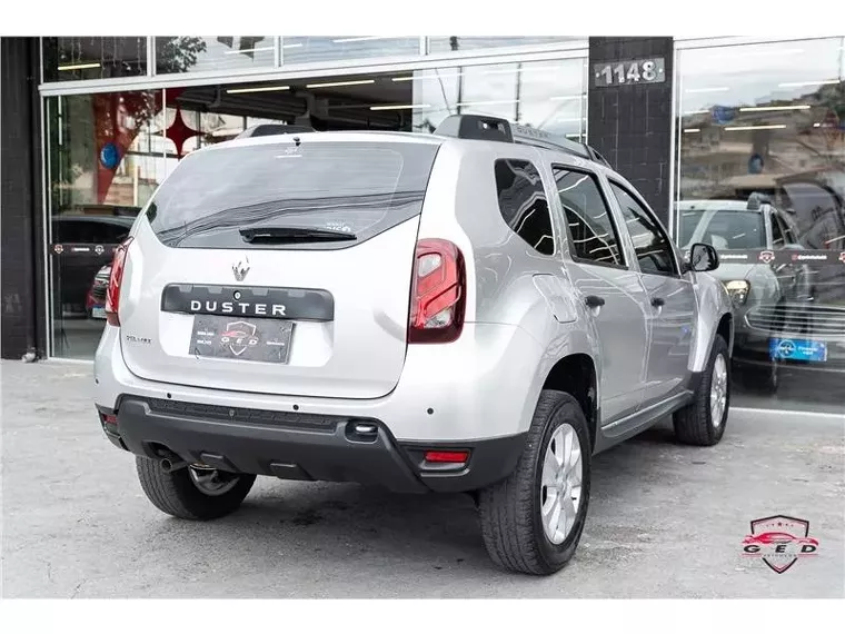 Renault Duster Prata 17