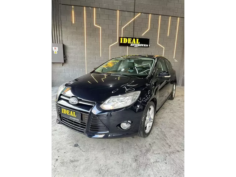 Ford Focus Preto 11